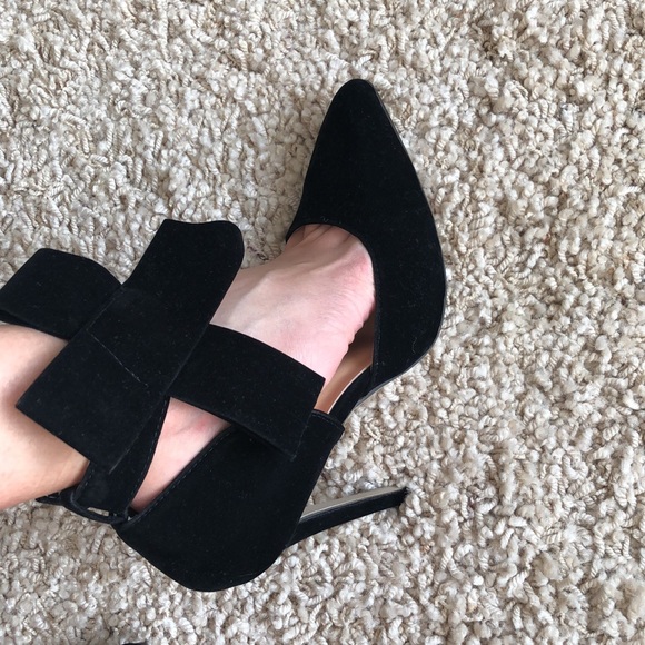 Black velvet bow detail pumps - Picture 4 of 4